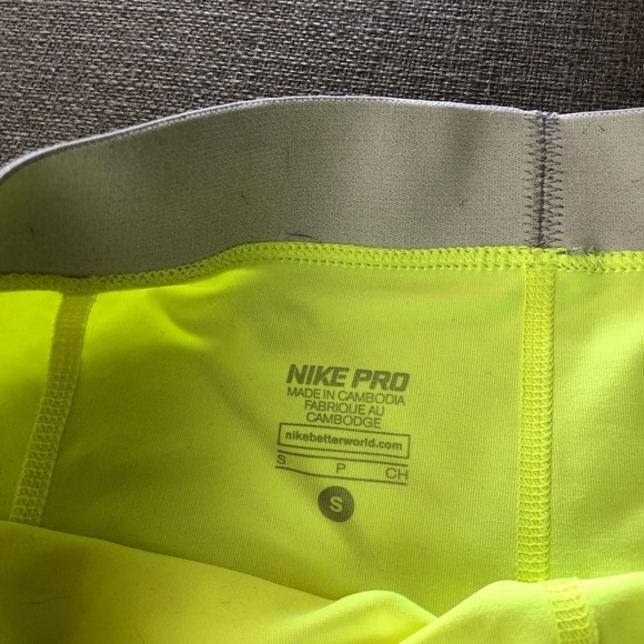 Nike pro yoga shorts - Picture 2 of 2